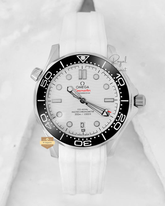 Latest Collection Silver Case With White Dial & Rubber Strap For Men